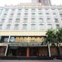 上海纽宾凯精品酒店是由香港纽宾凯酒店集团投资并管理,以“泰式”风格为主题的精品商务酒店,位于徐家汇商圈,交通便捷,地理位置得天独厚;设有泰式客房、会议室、商务中心、足浴等休闲娱乐服务项目.期待您的光.